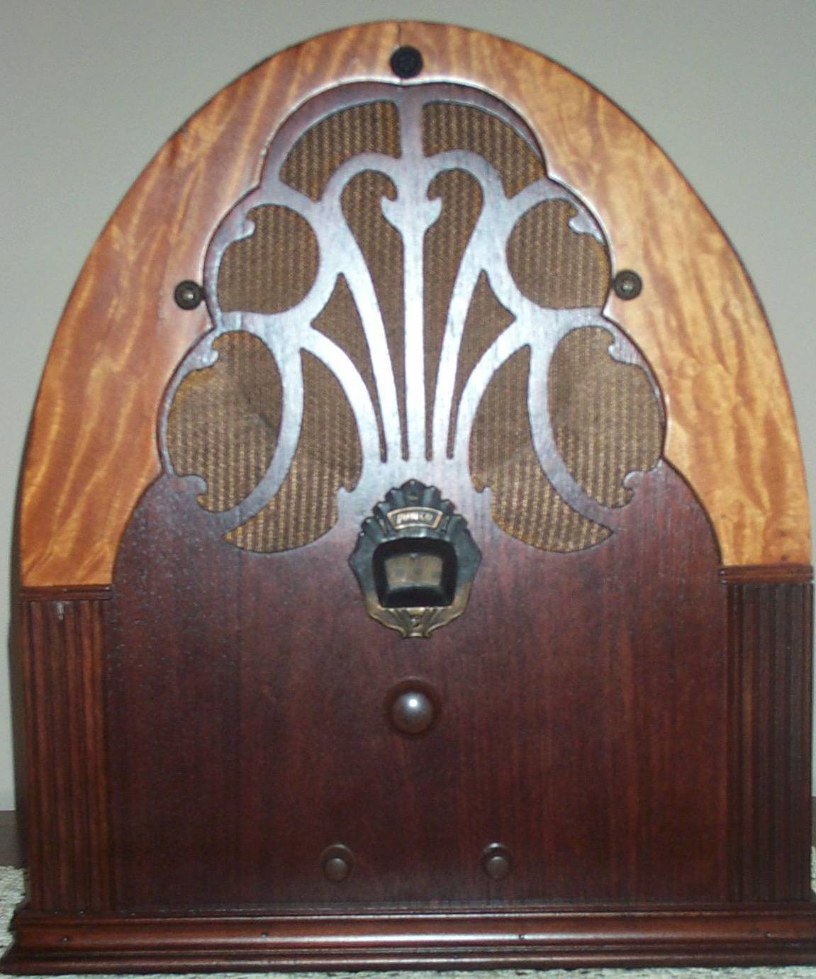 1930 Philco Model 20 Deluxe Baby Grand Cathedral
