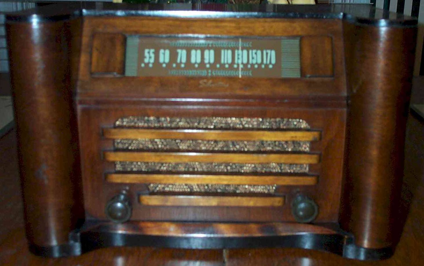 1943 Silvertone Model 6051 Tabletop